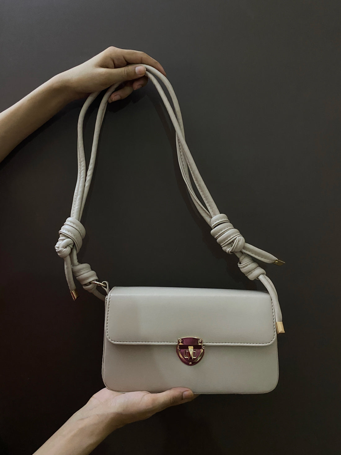 Charmé Classic knot shoulder bag in Skin synthetic leather
