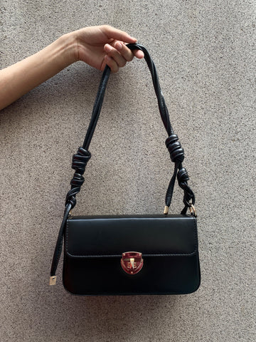 Charmé Classic knot shoulder bag in black synthetic leather