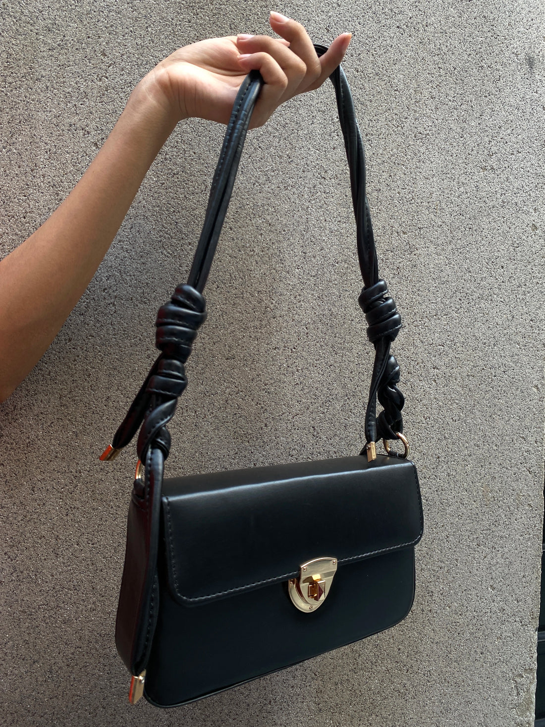 Charmé Classic knot shoulder bag in black synthetic leather