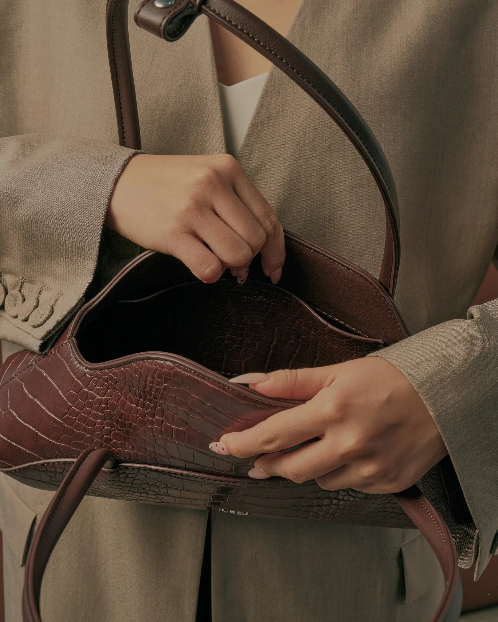 Elance-Croc Brown